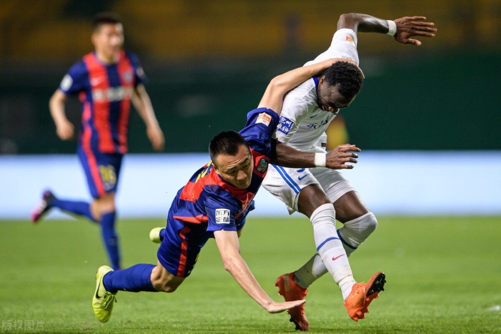 平博体育-齐鲁战狼队对阵北城朱雀队，斯诺克总决赛读秒绝平，门将神扑救主——外援联手发威